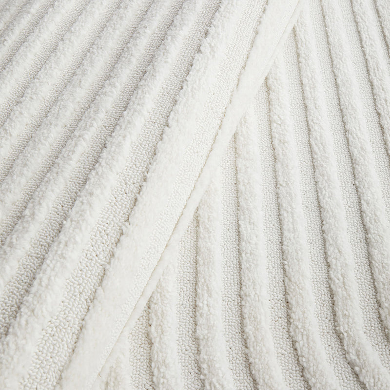 White / 1.6 x 2.3m